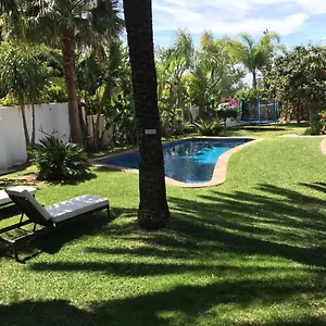 modern-3-bed-beach-side-private-villa.1costadelsol.com/